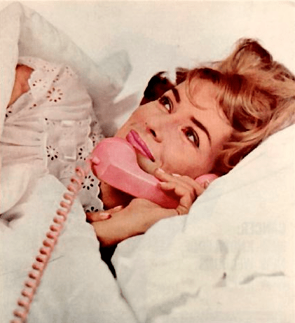 Fantasizing about bygone days and corded electronics that don't make me feel stupid... but glamorous.